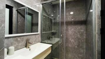 Dutxa, tovalloles, sabó i xampú