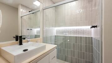 Apartment | Bathroom