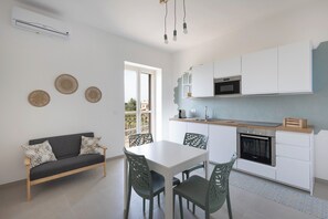 Deluxe House | Private kitchen | Electric kettle, toaster, highchair, blender - PORTA SUGLI ULIVI (Monopoli)