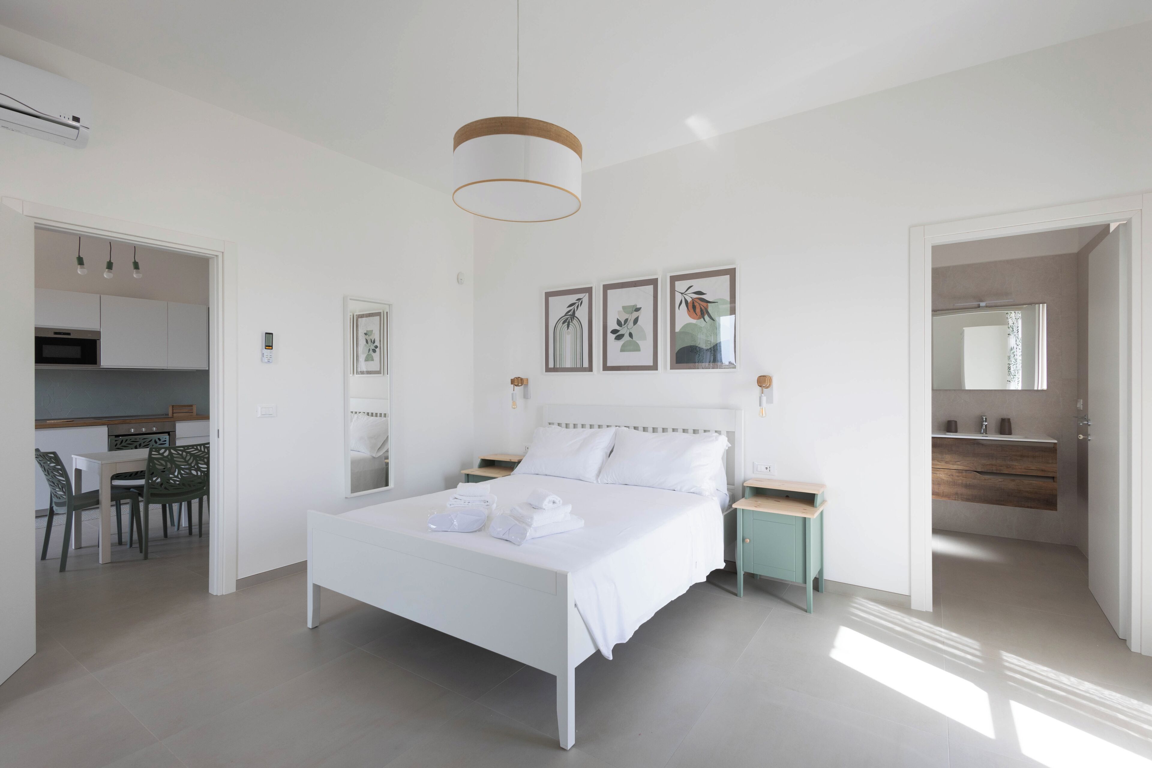 Deluxe House | Premium bedding, down comforters, in-room safe, desk