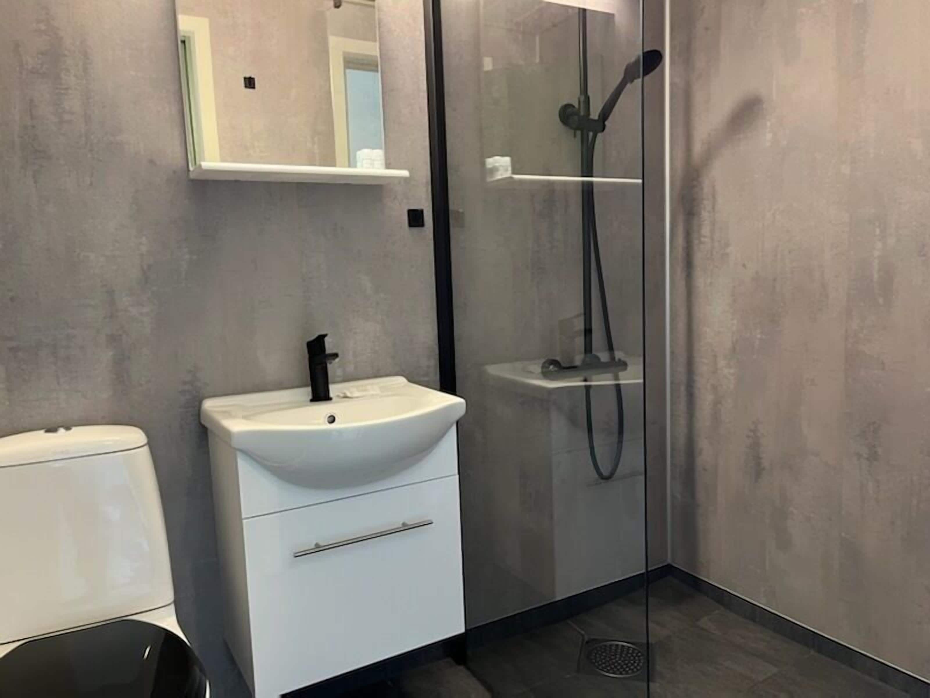 Suite, Balcony, Partial Sea View | Bathroom