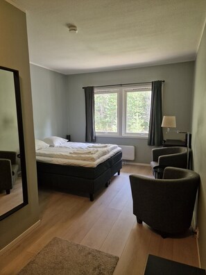 Habitación doble, vista parcial al mar | Wifi gratis 