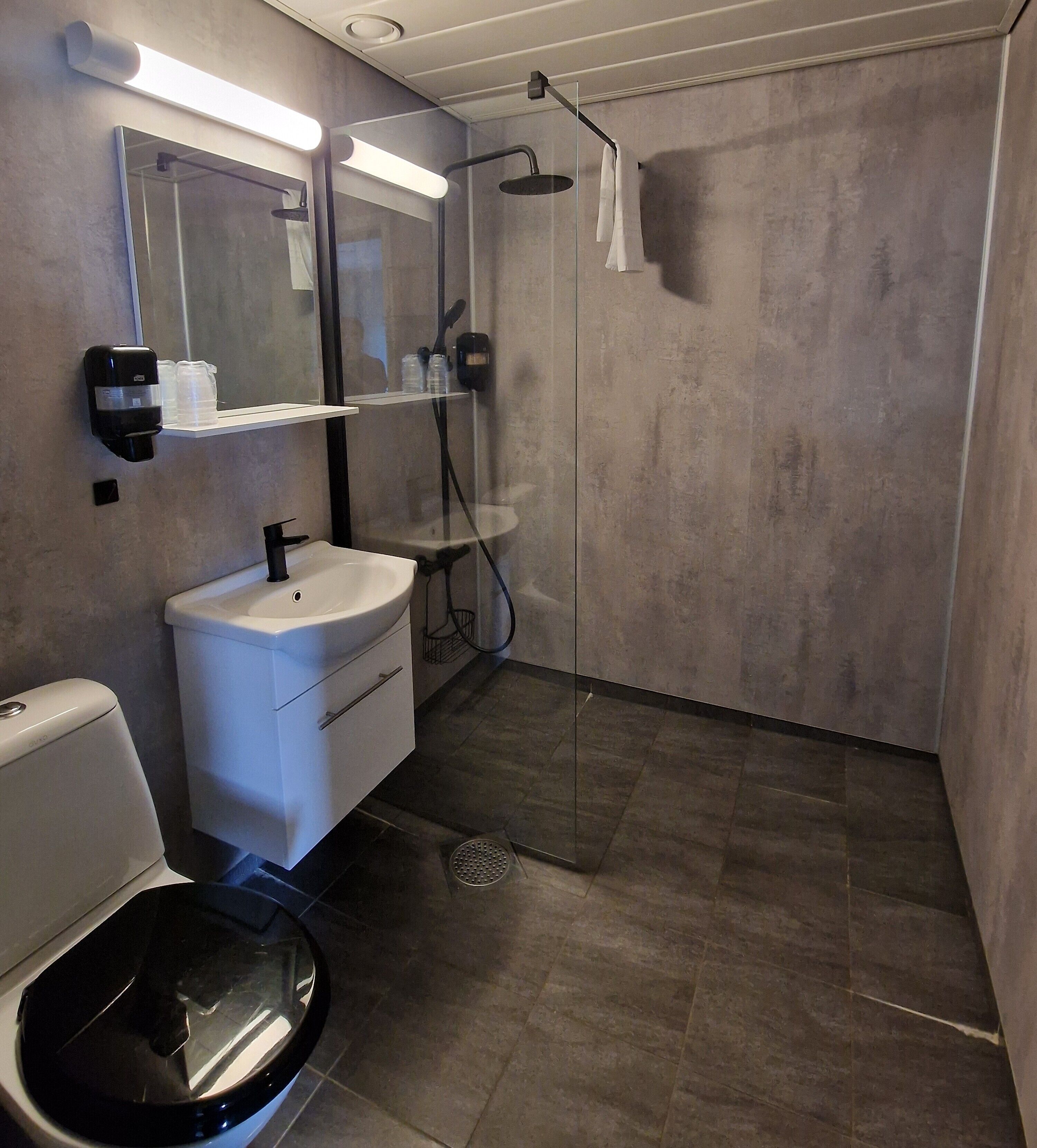 Phòng Suite, ban công, quang cảnh một góc biển | Phòng tắm