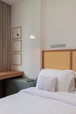 Appartement | Een kluis op de kamer, verduisterende gordijnen