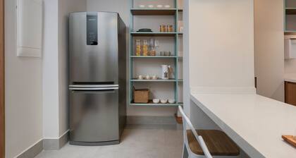 Leblon | 5min da Praia, recém reformado e amplo comércio local - por Casapē Rio