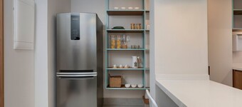 Leblon | 5min da Praia, recém reformado e amplo comércio local - por Casapē Rio