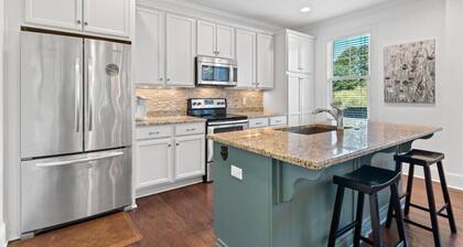 Stylish 3BR Retreat in Reynolds Landing - Greensboro GA