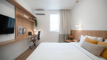 Apartment | Blackout curtains, free WiFi