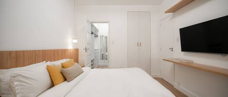 Apartment | Blackout drapes, free WiFi