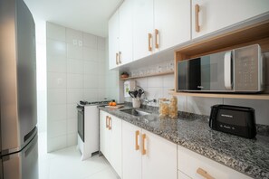 Apartment | Private kitchen - Leblon | No coração do Leblon, 2 quartos a 300m da praia - por Casapē Rio (Rio de Janeiro)