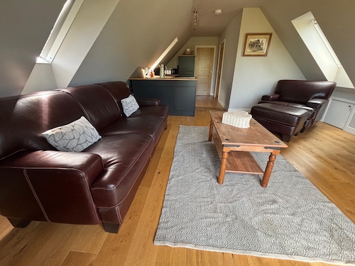 Tranquil Pond View Loft Retreat in Sudbury