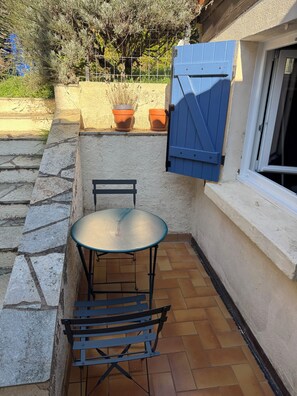 Outdoor dining - RENTAL HOUSE 1 BEDROOM FULL CENTER OF PORNIC (Pornic)