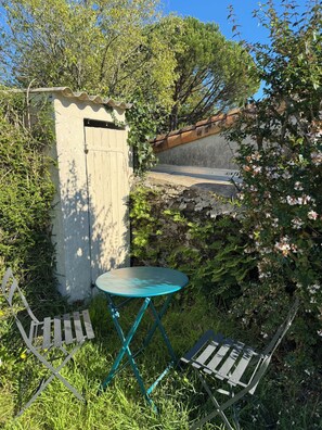 Outdoor dining - RENTAL HOUSE 1 BEDROOM FULL CENTER OF PORNIC (Pornic)