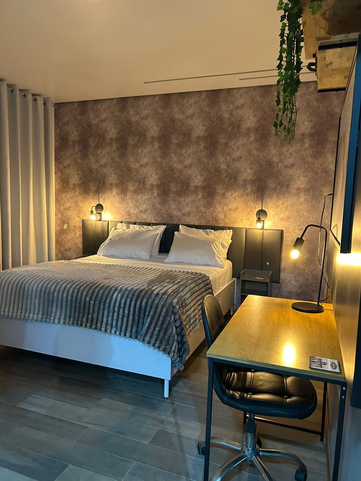 1 Schlafzimmer, Schreibtisch, Bügeleisen/Bügelbrett, Reisekinderbett