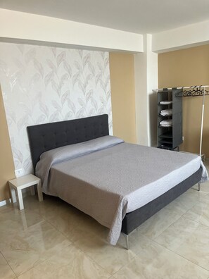 3 Schlafzimmer, Zimmersafe, Schreibtisch, Bügeleisen/Bügelbrett