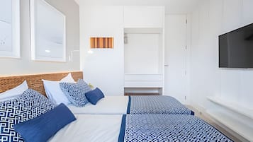 Apartment | In-room safe, iron/ironing board, WiFi (free)