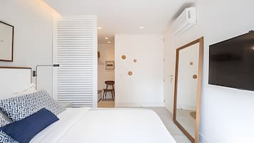 Apartment | In-room safe, iron/ironing board, free WiFi
