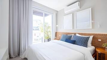 Apartment | In-room safe, iron/ironing board, WiFi (free)