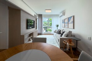 Living area - Leblon | 2 quartos, 5 min da Praia – por Casapē Rio (Rio de Janeiro)