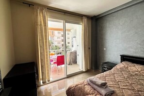 1 غرفة نوم ومكواة/لوح كي وخدمة الإنترنت وملاءات أسرّة