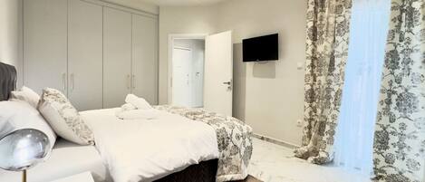 1 bedroom, desk, free WiFi, bed sheets