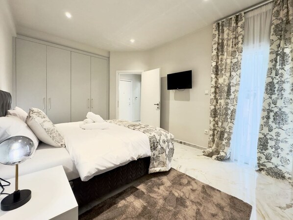 Desk, free WiFi, bed sheets