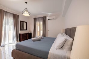 Iron/ironing board, travel cot, free WiFi, bed sheets