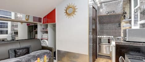 Basic Studio | Living area