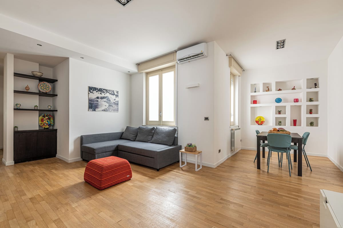 Appartamento Classic, 1 letto queen con divano letto | Area soggiorno | TV 30 pollici con canali satellitari