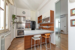 Appartamento Classic, 1 letto queen con divano letto | Cucina privata | Frigorifero, piano cottura, pentole/stoviglie/utensili