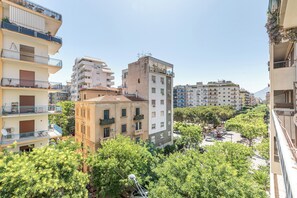 Appartement Confort, 1 lit double et 1 canapé-lit, balcon | Vue sur la ville