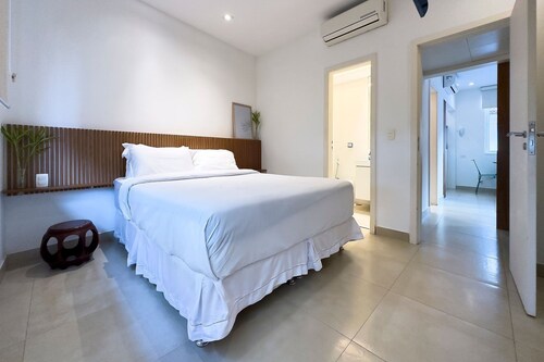 Leblon | Apt com suíte a poucos metros da Praia do Leblon - por Casapē Rio