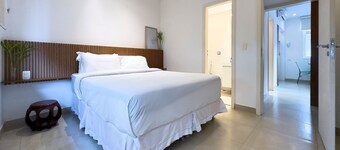 Leblon | Apt com suíte a poucos metros da Praia do Leblon - por Casapē Rio