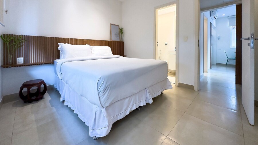 Leblon | Apt com suíte a poucos metros da Praia do Leblon - por Casapē Rio