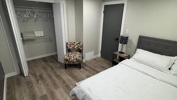 3 slaapkamers, een strijkplank/strijkijzer, wifi, beddengoed