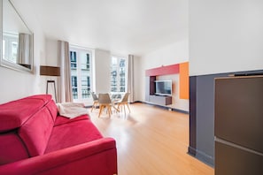 Deluxe Apartment | Living area