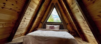 PeaksView A-frame chalets with hot tub, fireplace and stunning mountain views