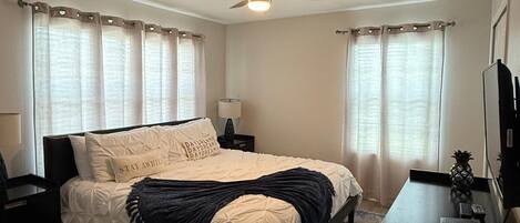 5 bedrooms, iron/ironing board, Internet, bed sheets