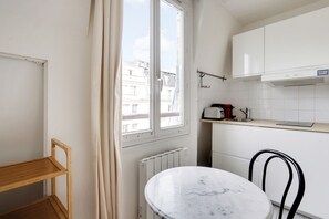 Living area - 196LAFAYETTE (Paris)