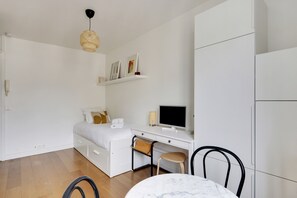 Living area - 196LAFAYETTE (Paris)