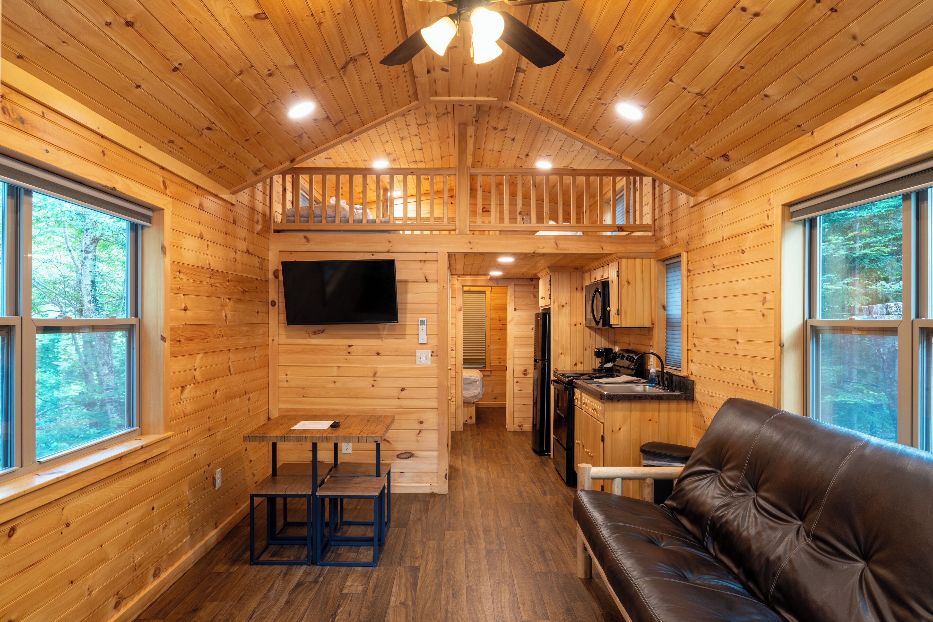 Cabin, quang cảnh sông | Khu phòng khách | TV màn hình phẳng 