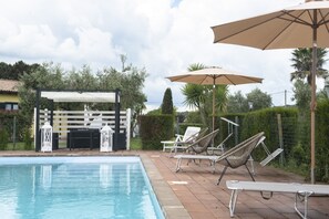 Outdoor pool - Farmhouse "Life is beautiful," surrounded by greenery and one km from the center of Marta. (Lazio)