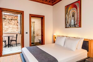 Junior-Zimmer | Schreibtisch, laptopgeeigneter Arbeitsplatz, Rollstuhlgeeignet