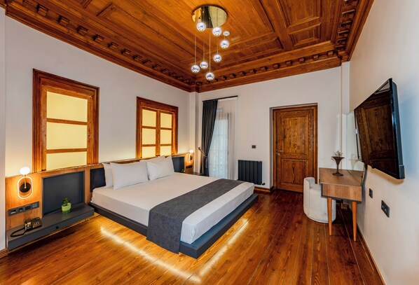 Superior-huone | Työpöytä, kannettavalle tietokoneelle sopiva työtila