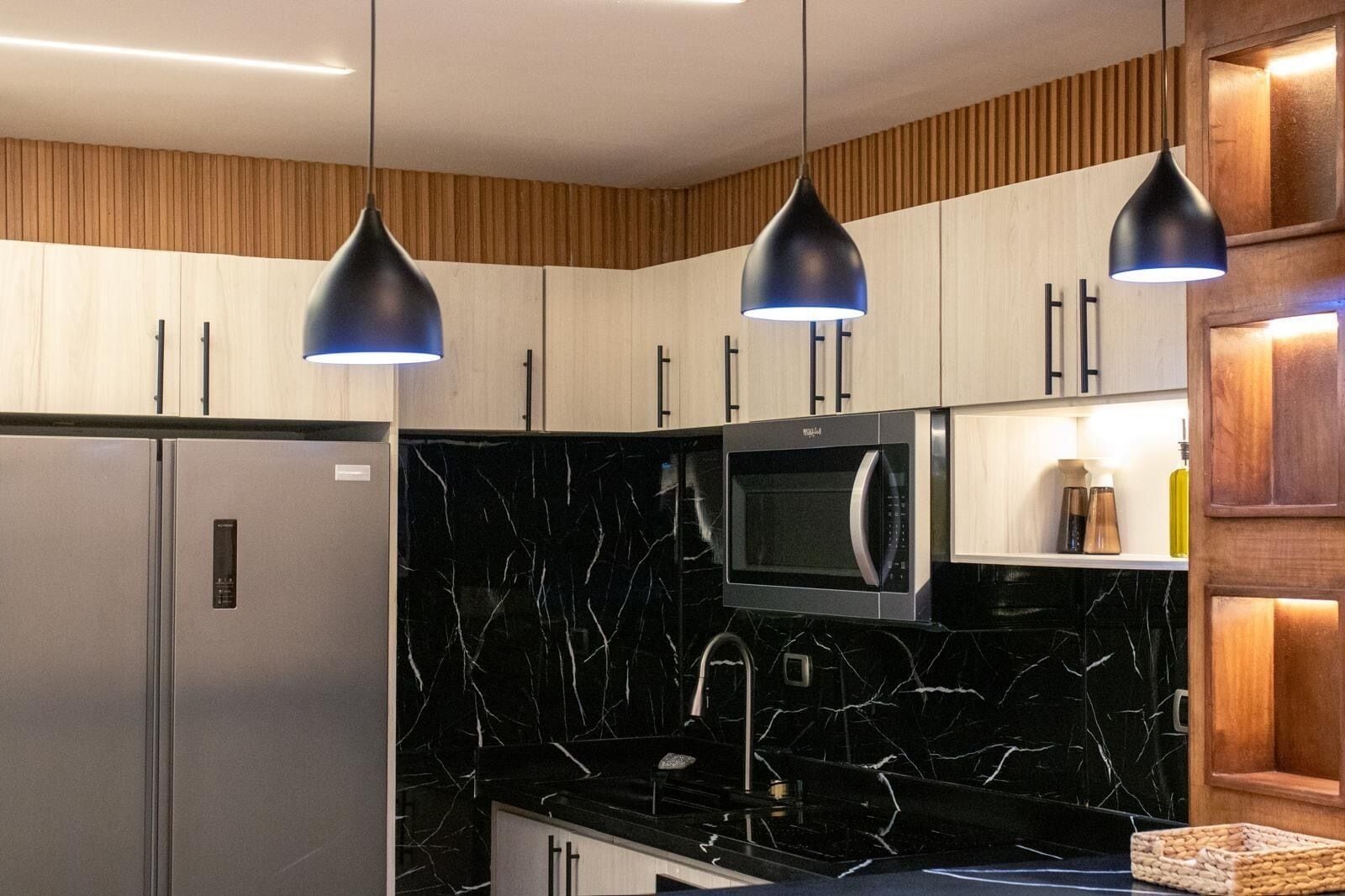 Microondas, horno, parrilla de estufa y lavavajillas 