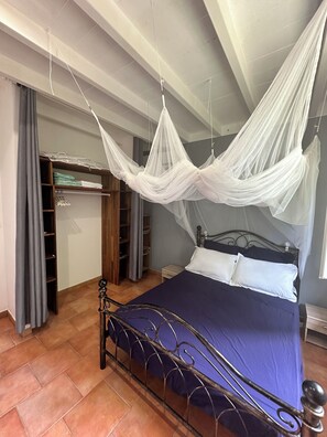 3 chambres, fer et planche à repasser, lit parapluie, Wi-Fi gratuit