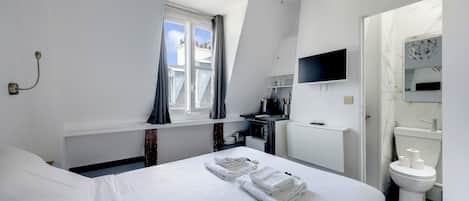 Standard Studio | Free WiFi