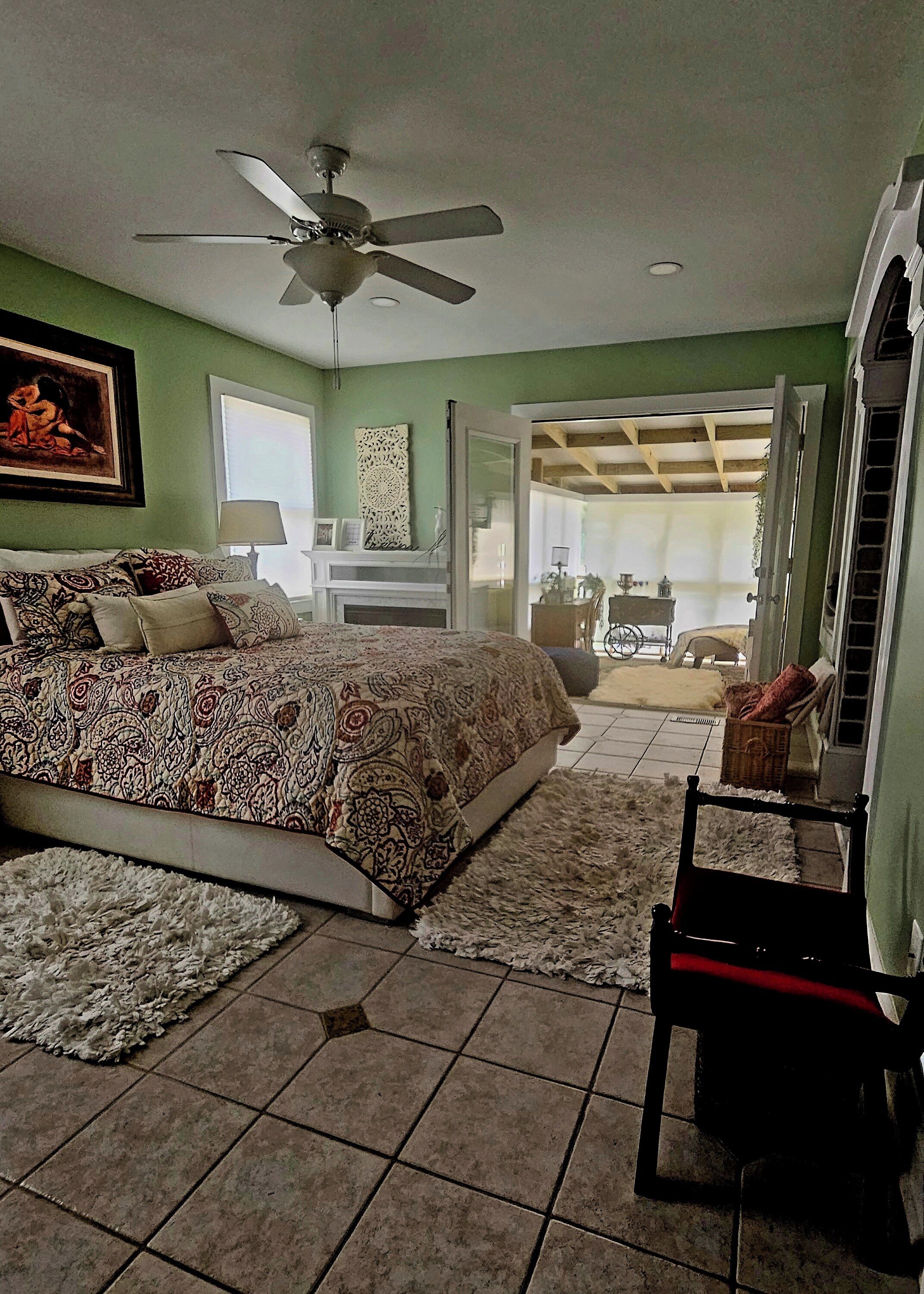 2 habitaciones, escritorio, tabla de planchar con plancha y wifi gratis 