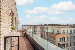 Property grounds - Oasis London|Bluewater|Station (Dartford)