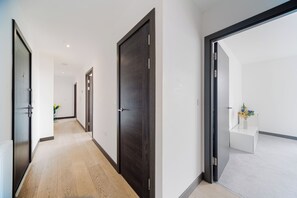 Interior - Oasis London|Bluewater|Station (Dartford)